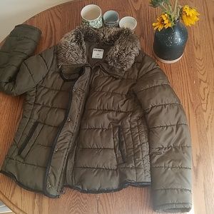 Olive coat with faux fur collar